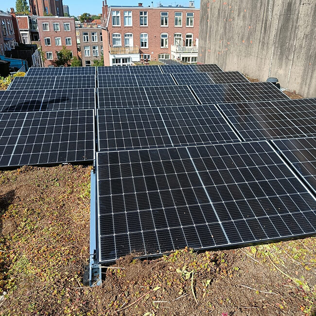 zonnepanelen systeem op plat dak