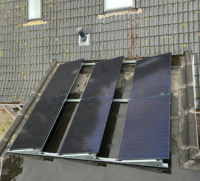 Zonnestroomsysteem op plat dak